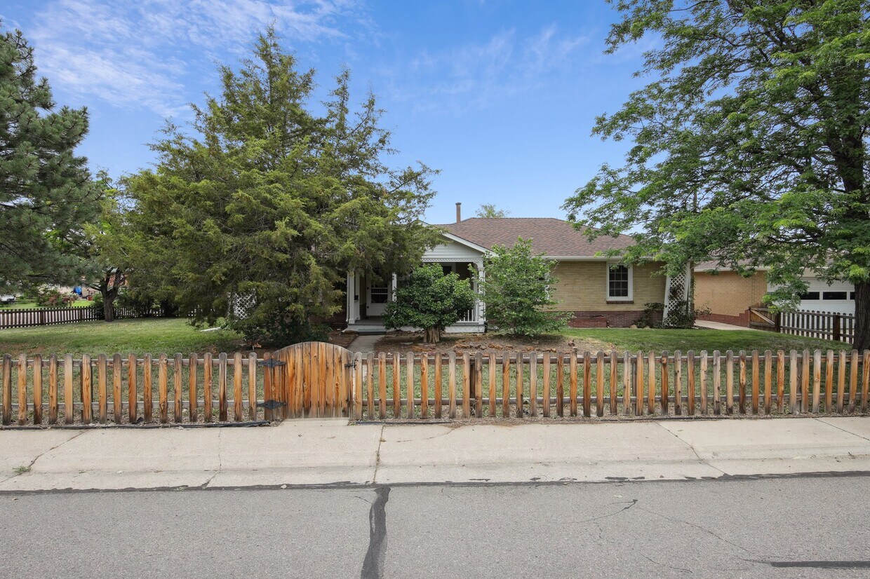Foto principal - 490 S Marshall St