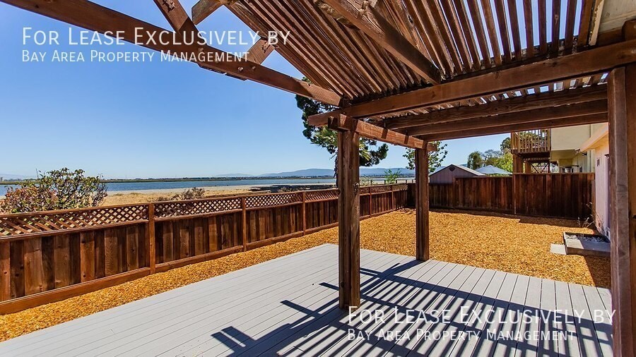 Primary Photo - Newly remodeled! Fantastic 4BR/2 BA home w...