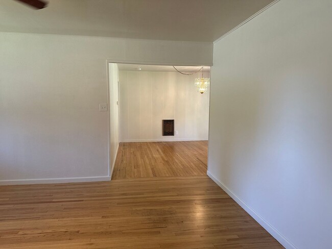 Building Photo - $400 off first months rent!