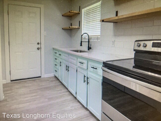 Foto del edificio - 3 br, 1 bath House - 3225 Evergreen Dr.