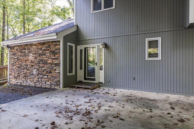 Foto del edificio - 5708 Bridlewood Dr