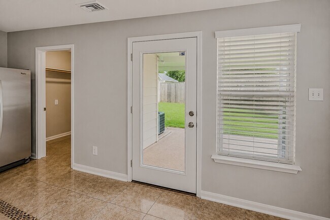 Building Photo - 17110 Westminster Village Ct