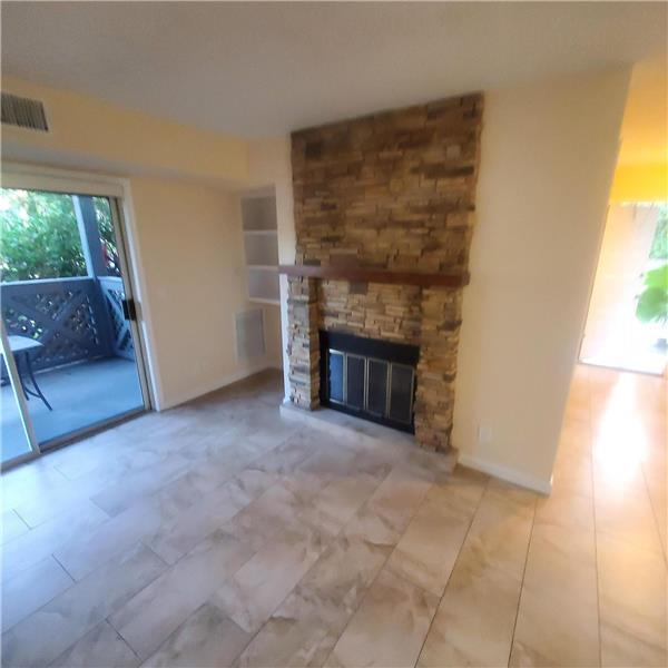 Foto del edificio - 5096 Heatherhill Ln