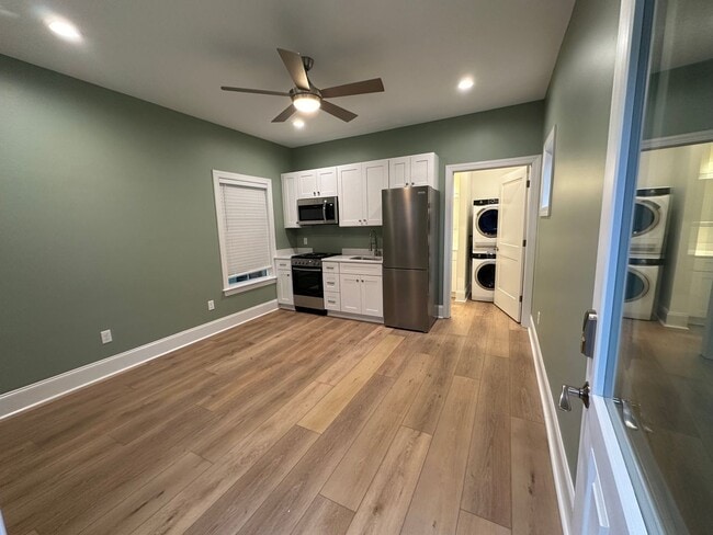 Building Photo - Cozy Studio Available