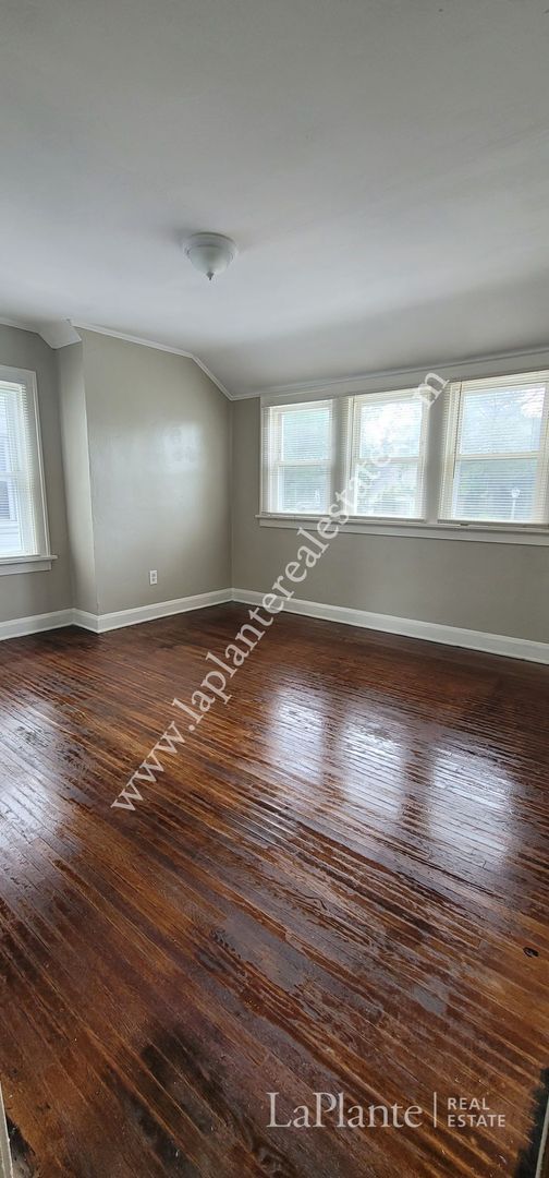 Building Photo - Cute 3 Bedroom Home near Jermain Park, Ava...