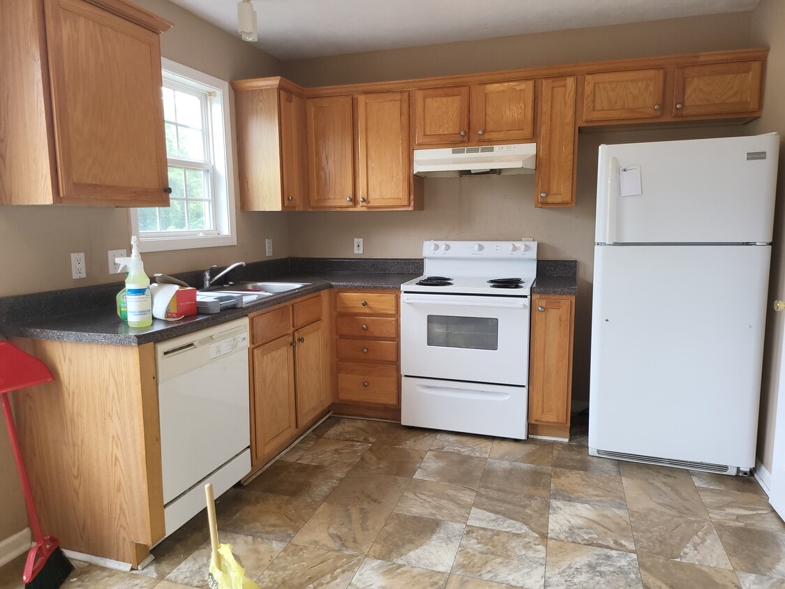 kitchen - 330 Mcpherson St