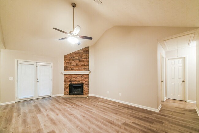 Building Photo - 329 Hillcrest Ln