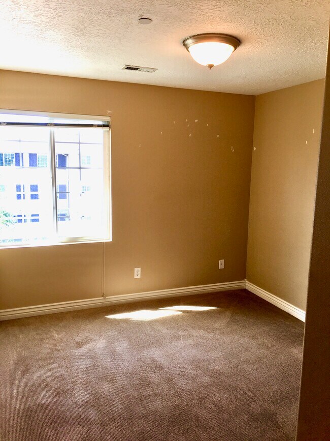 Bedroom - 176 Spencer Peak Way