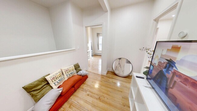 Foto del edificio - 130 W 8th St