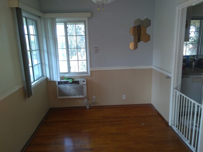 Dining Area - 1622 Raymond Hill Rd