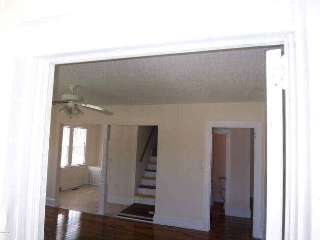 Foto del edificio - 1804 E 3rd St