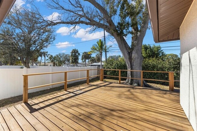 Building Photo - 4426 Helena St NE