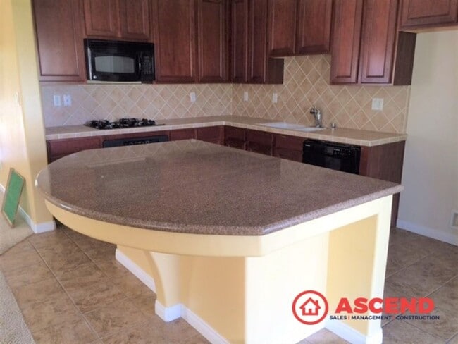 Building Photo - Beautiful 4-Bedroom Home in Northwest Bakersfield