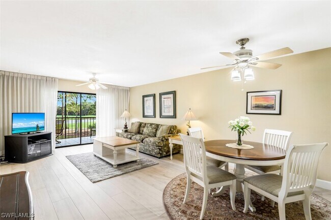 Foto del edificio - 228 Fox Glen Dr