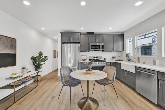 Foto del edificio - 3213 W 21st St