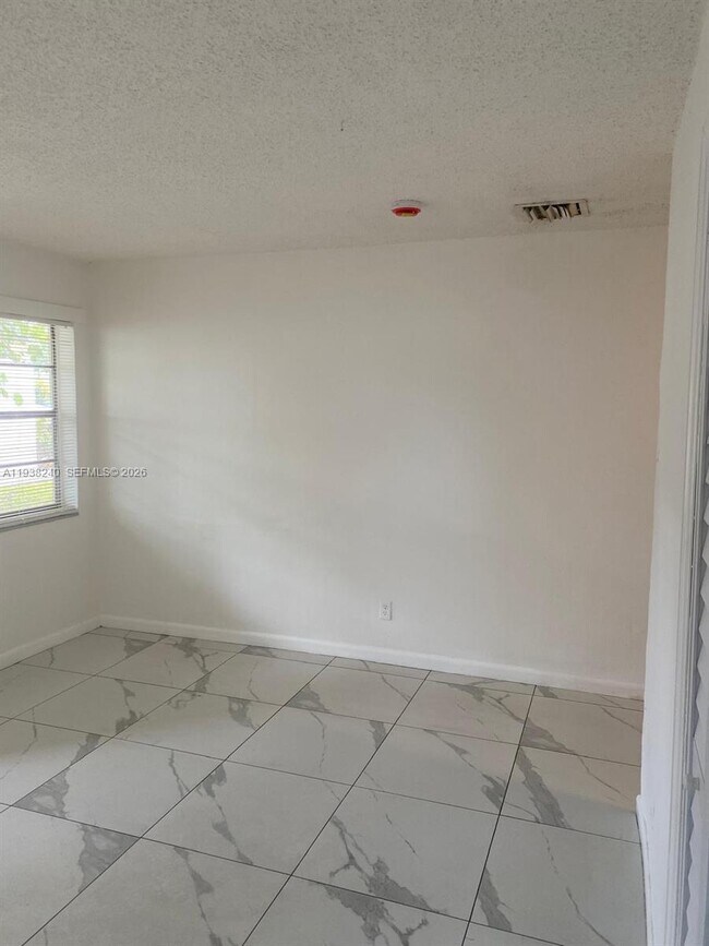 Building Photo - 2861 NW 15th Ct