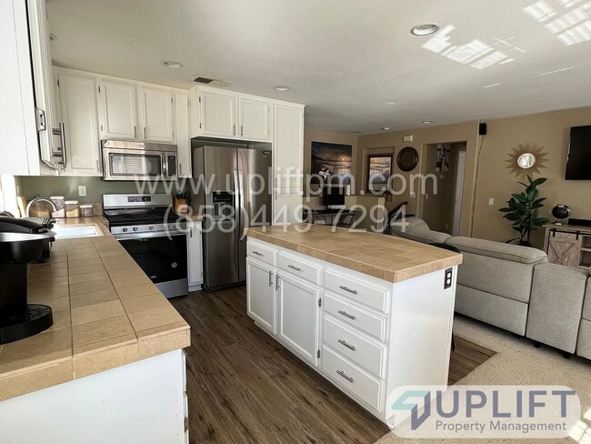 Foto del edificio - Charming 2-Bedroom Condo in Otay Ranch – P...