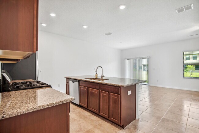 Building Photo - 3488 Pine Ribbon Dr