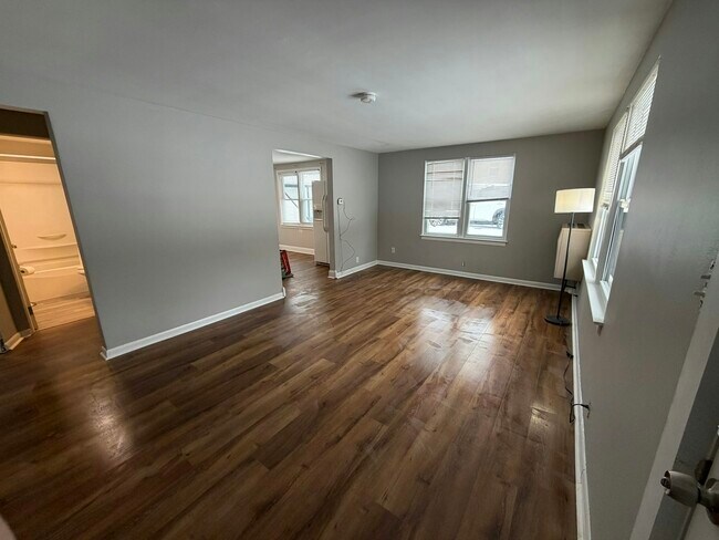 Foto del edificio - 2396 S Long Lake Rd