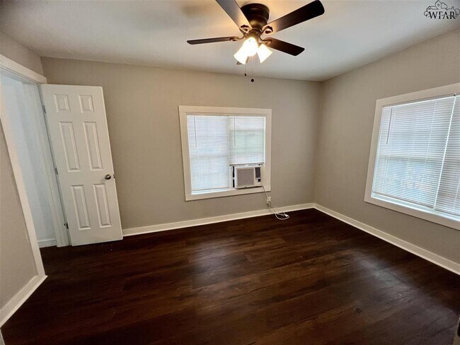 Building Photo - 1202 Austin St