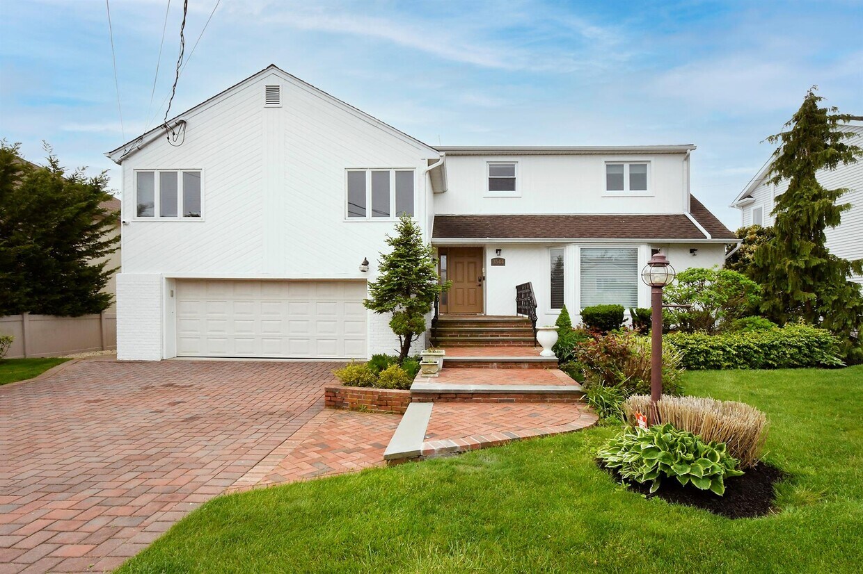 Foto principal - 3544 Woodward St