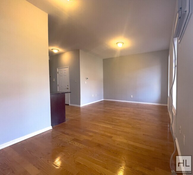 Foto del edificio - 3 bed on 3rd Avenue in Bay Ridge!