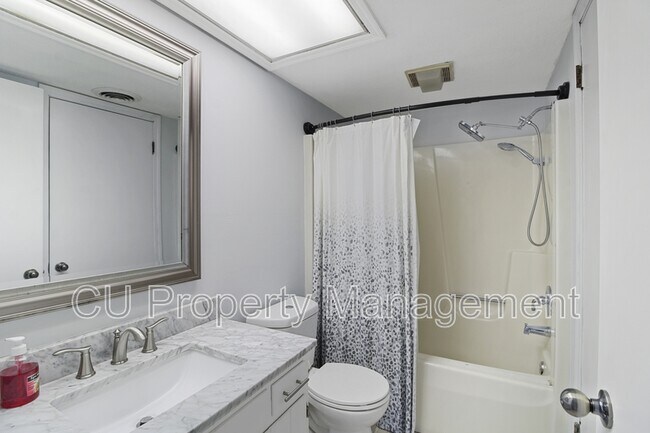 Foto del edificio - 1202 Dean Dr