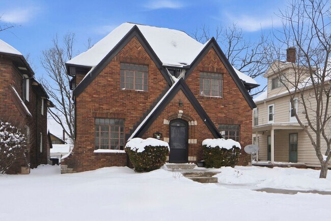 Foto del edificio - 714-716 Packard Ave