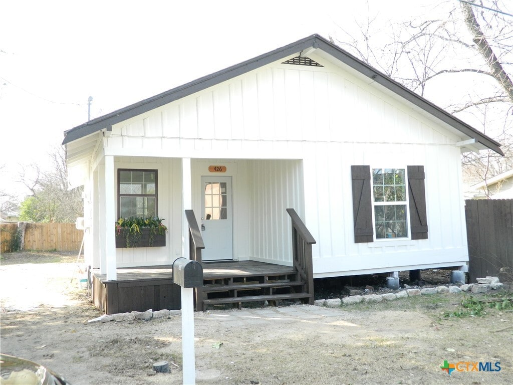 Primary Photo - 426 Aguila St