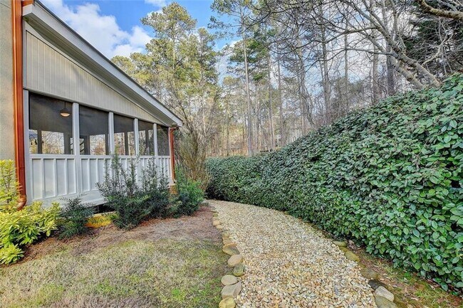 Foto del edificio - 6709 Wooded Cove Ct