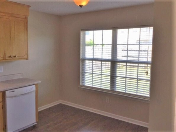 Foto del edificio - 7662 Brookdale Boulevard