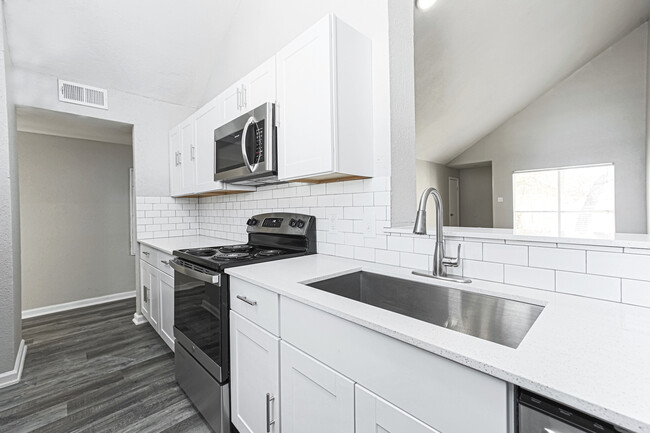 Building Photo - Cypress Parc
