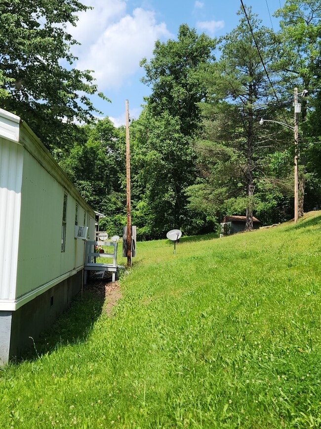 Building Photo - 551 Tomahawk Run Rd