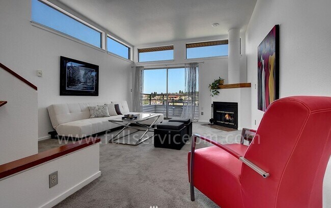 Foto del edificio - View Townhome Overlooking Genesee Park, Private Patio, Decks & Garage Parking