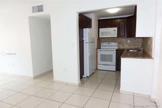 Foto del edificio - 495 NW 72nd Ave