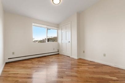 Foto del edificio - 585 Shirley St