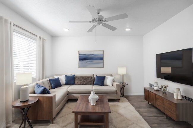 Foto del edificio - $999 BASE RENT! Beautiful, 3-Story Townhom...