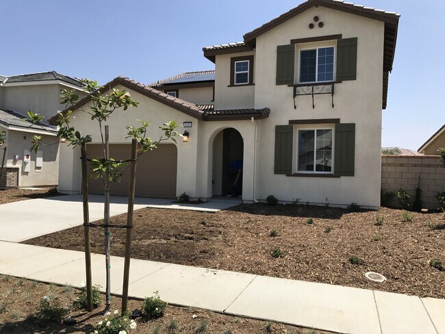 Foto del edificio - 5 bed home in RiverBend community, Eastvale schools