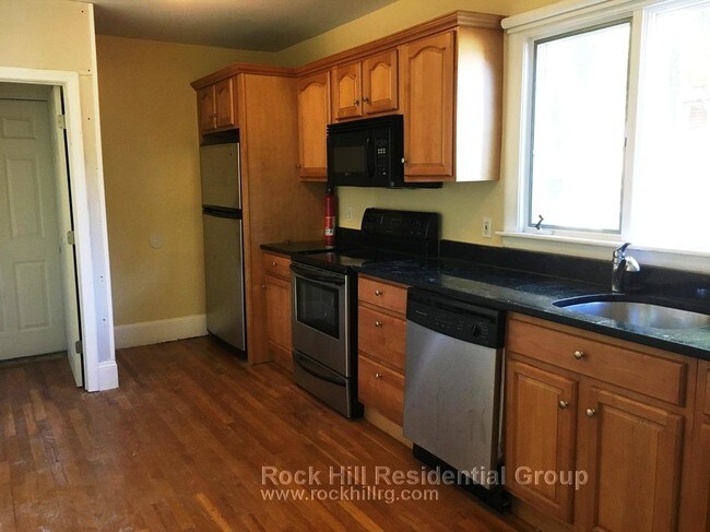 Building Photo - 61 Surrey St