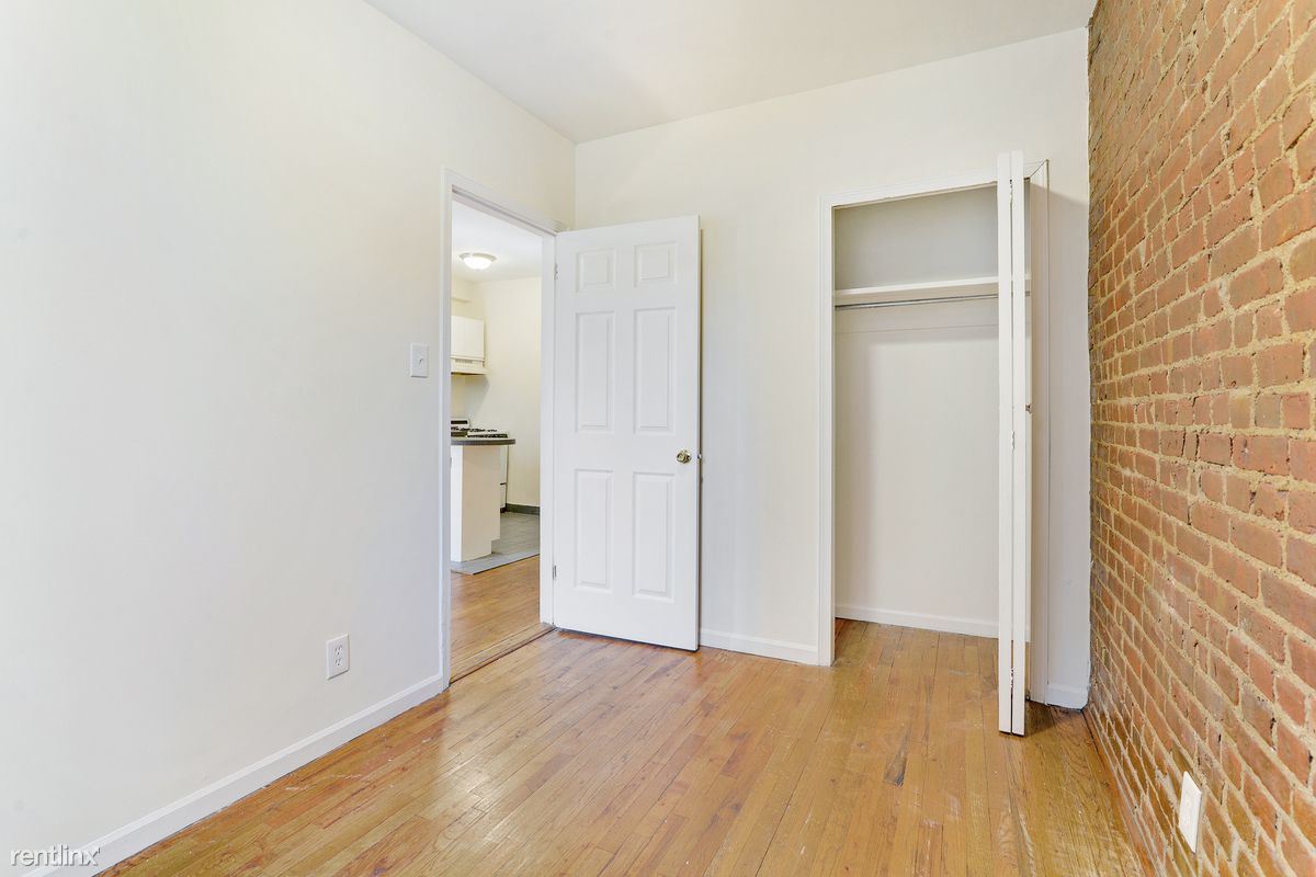Building Photo - 218 E 89th St