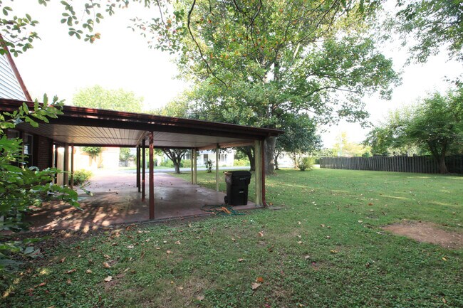 Building Photo - 1301 Richland Pl