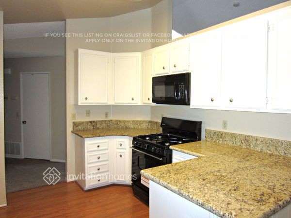 Foto del edificio - 13921 Pheasant Knoll Ln
