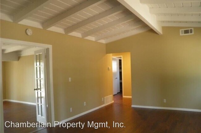 Building Photo - 3 br, 1.5 bath House - 243 E. View St