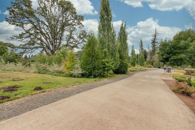 Building Photo - Timberland Falls Condo - 2bd, 2ba, 1011 sq...