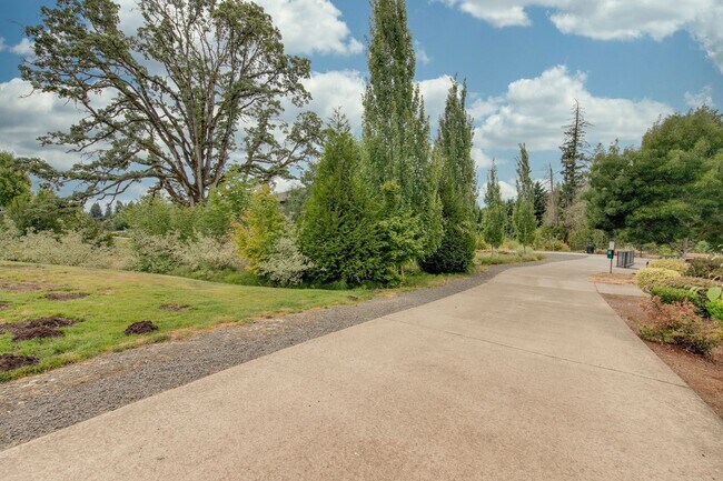 Building Photo - Timberland Falls Condo - 2bd, 2ba, 1011 sq...