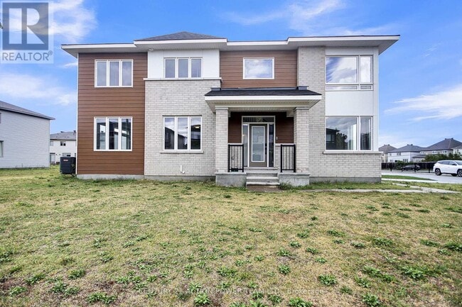 Building Photo - 254 Ormiston Cres