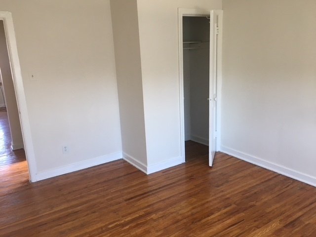 Building Photo - One Bedroom 2nd Flr_Holmesburg / Mayfair 1...