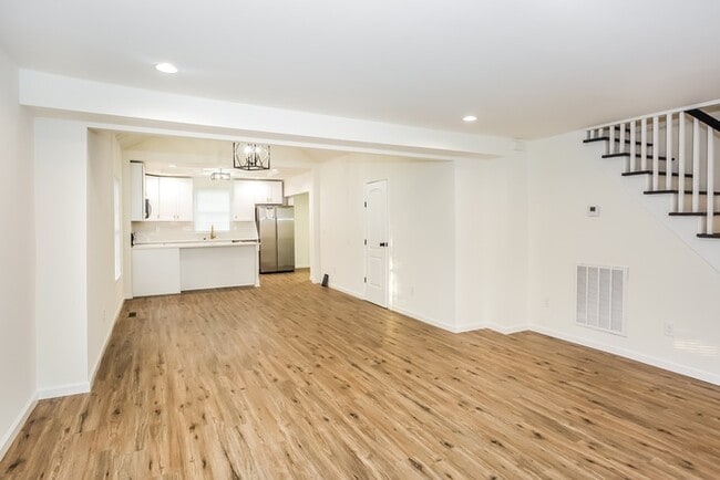 Foto del edificio - Great 4 Bedroom in Concord with First-Floo...