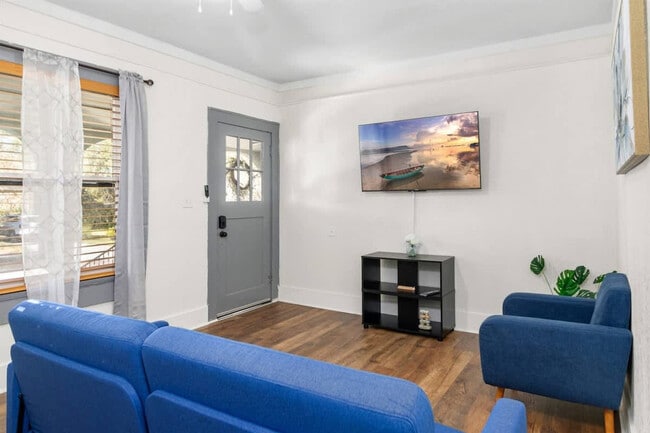 Building Photo - 713 E Palmetto St