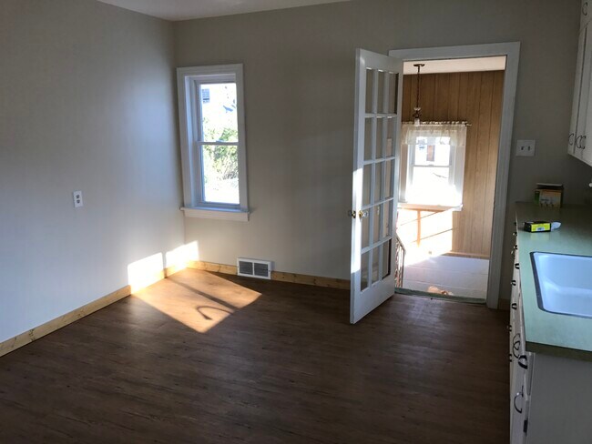 Building Photo - 1403 Essex St